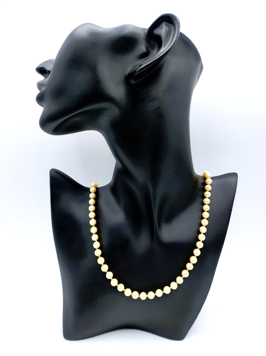 Pearl necklace with silver clasp, 62.5 cm