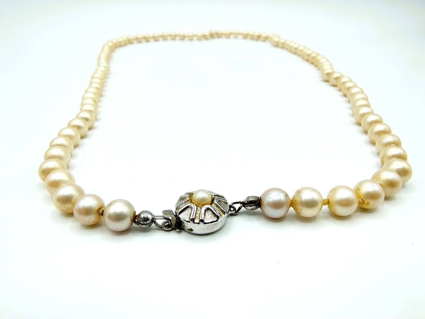 Pearl necklace with silver clasp, 62.5 cm