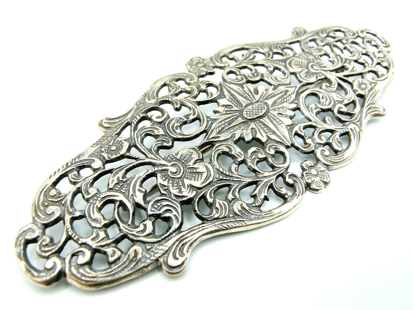 Silver flower brooch, 925