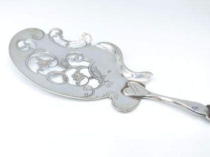 Silver serving spoon with carnelian handle, AH der Kinderen, 's-Hertogenbosch, 1867