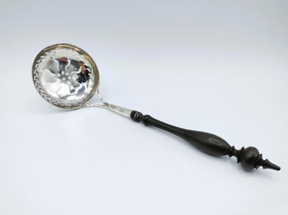 Silver sugar spoon, Hendrik Duller, Amsterdam, 1796