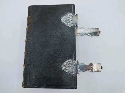 Bible with silver clasps, N. Teuter, Amsterdam, ca. 1800