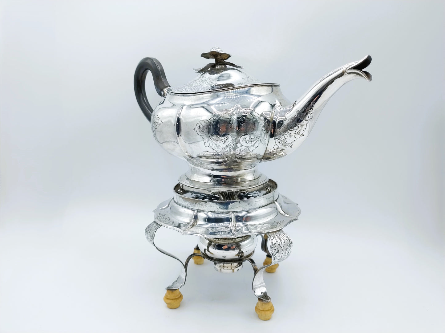 Silver teapot on silver stove, N. Folmer, Groningen, 1855