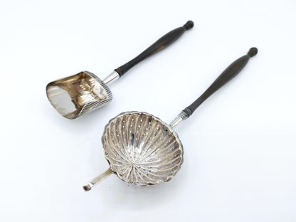 Silver tea scoop and tea strainer, J. Haas, Amsterdam, 1810