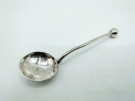 Silver salt spoon, W. Devenport, Birmingham, 1902