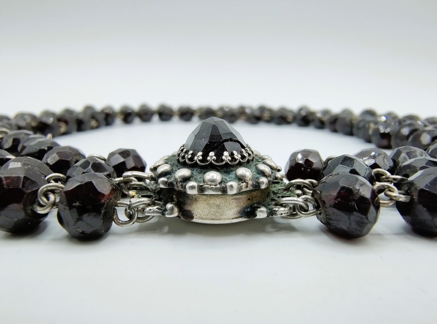 Antique garnet necklace with silver clasp, Amsterdam