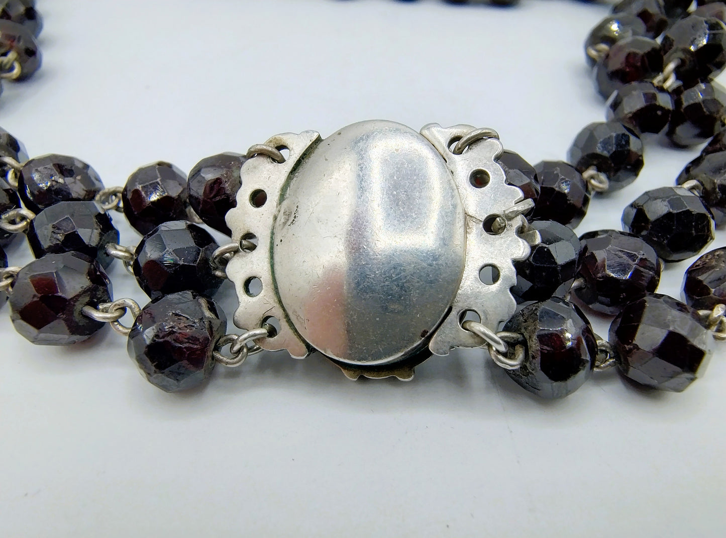 Antique garnet necklace with silver clasp, Amsterdam