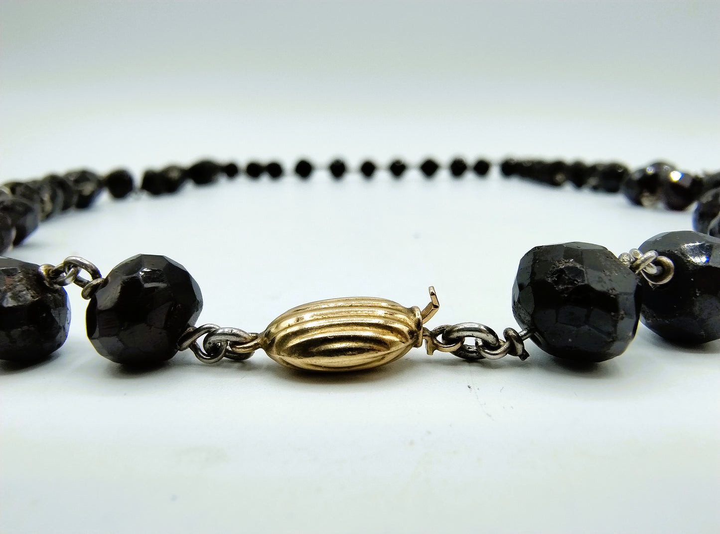 Garnet necklace with gold clasp.