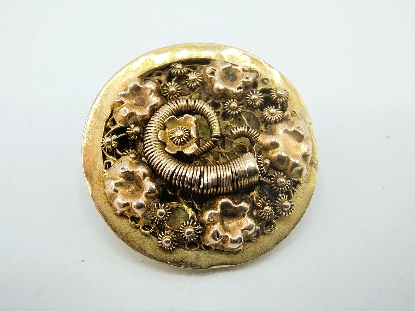 Gouden broche, klederdracht, 19e eeuws