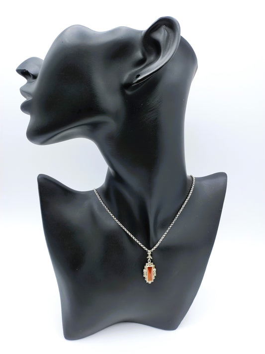 Silver jasseron necklace with carnelian pendant, 46.5 cm.