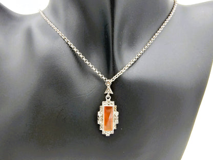 Silver jasseron necklace with carnelian pendant, 46.5 cm.