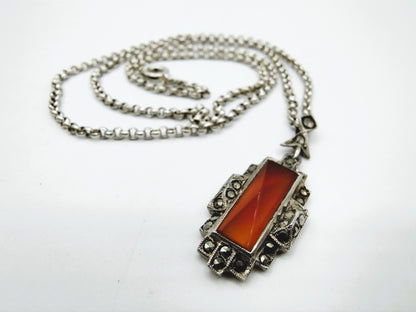 Silver jasseron necklace with carnelian pendant, 46.5 cm.