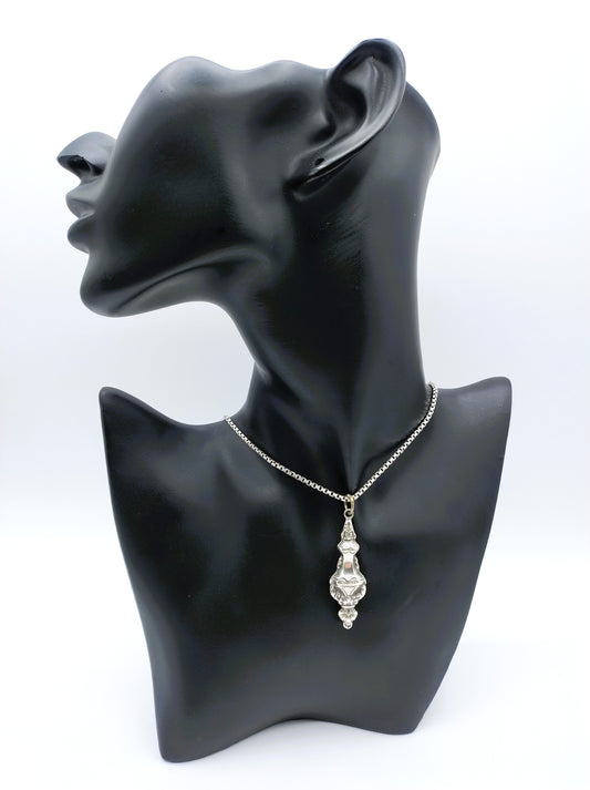 Silver gourmet necklace with antique silver pendant, 47 cm.