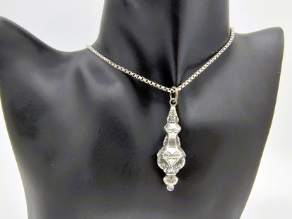 Silver gourmet necklace with antique silver pendant, 47 cm.