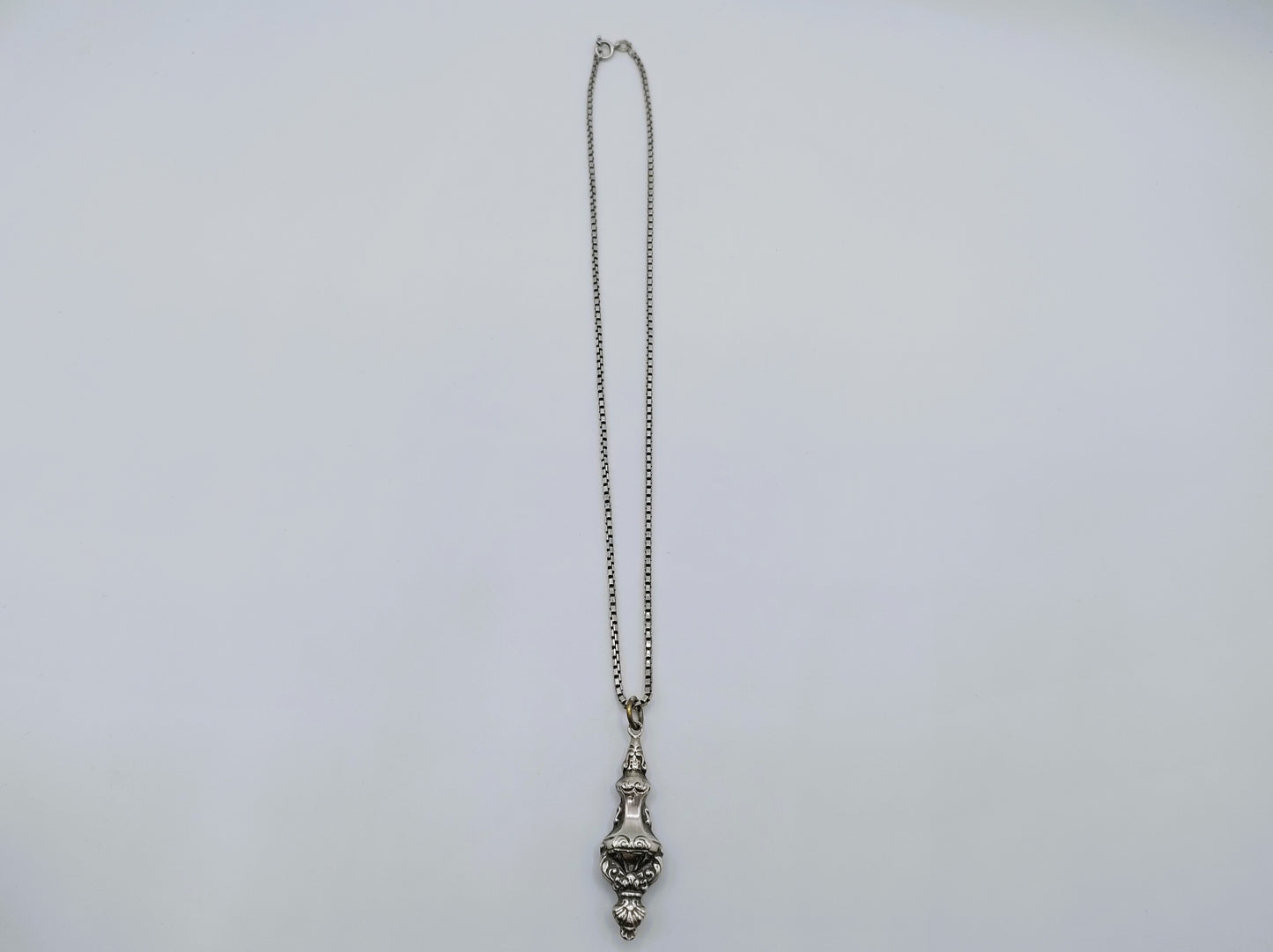 Silver gourmet necklace with antique silver pendant, 47 cm.