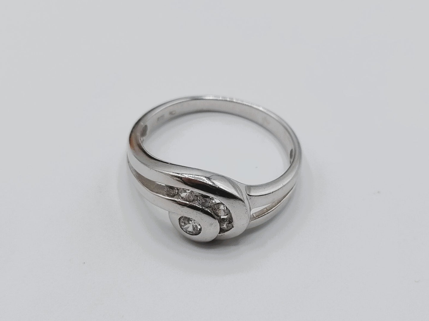 Zilveren ring bezet met zirkonia, 19 mm