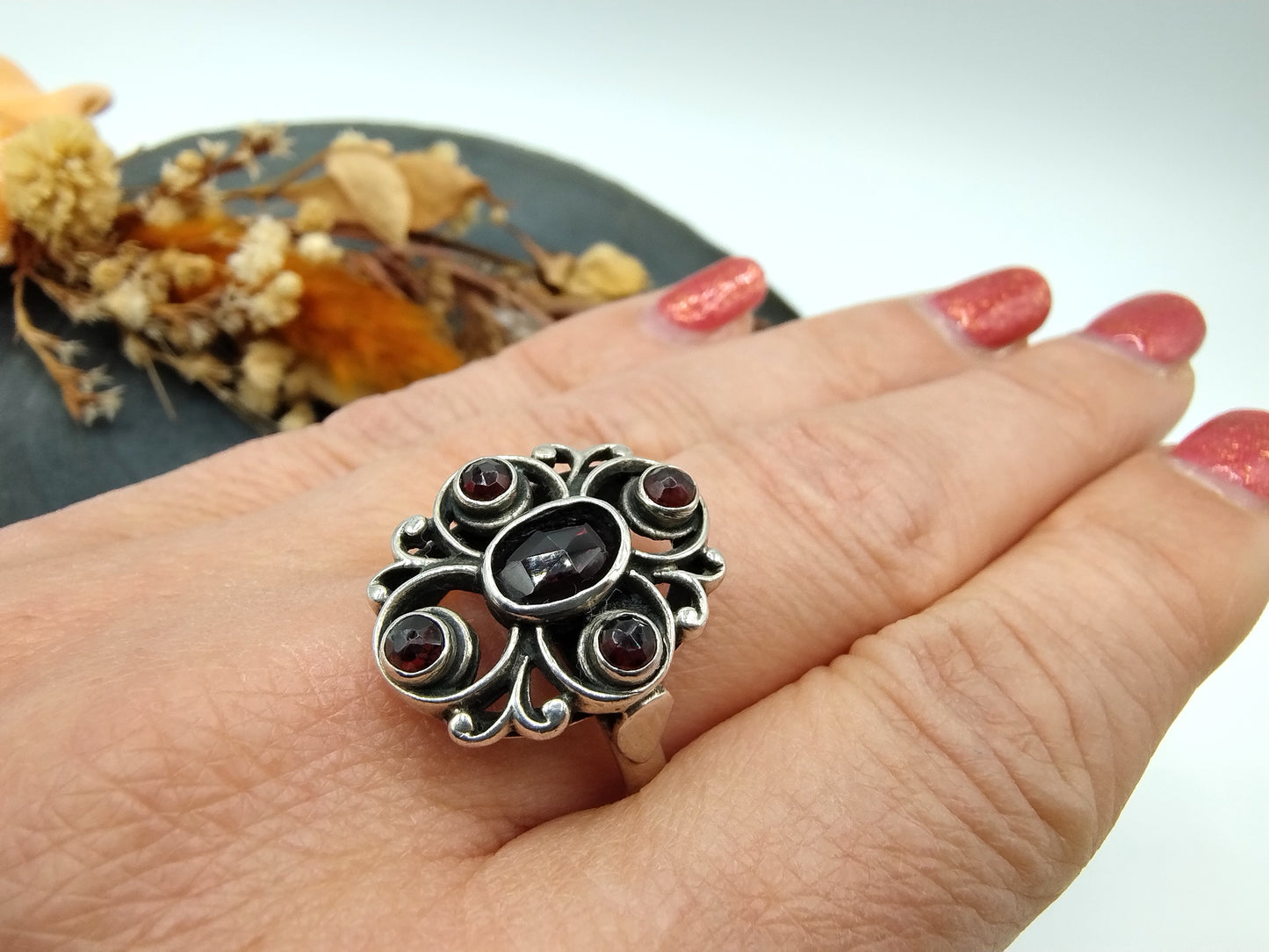 Silberner Vintage-Ring mit 5 geschliffenen Granaten, 19,5 mm