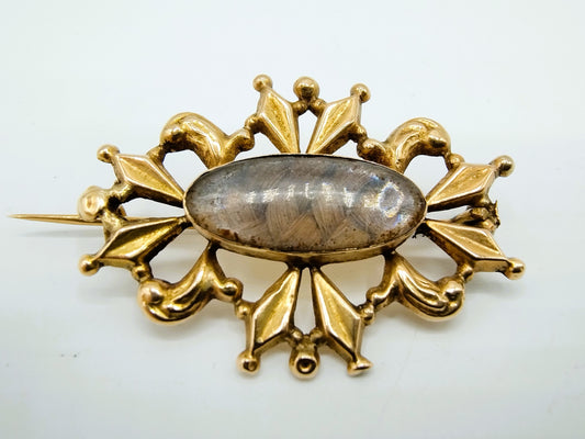 Gouden rouwbroche met haarwerk, 1834