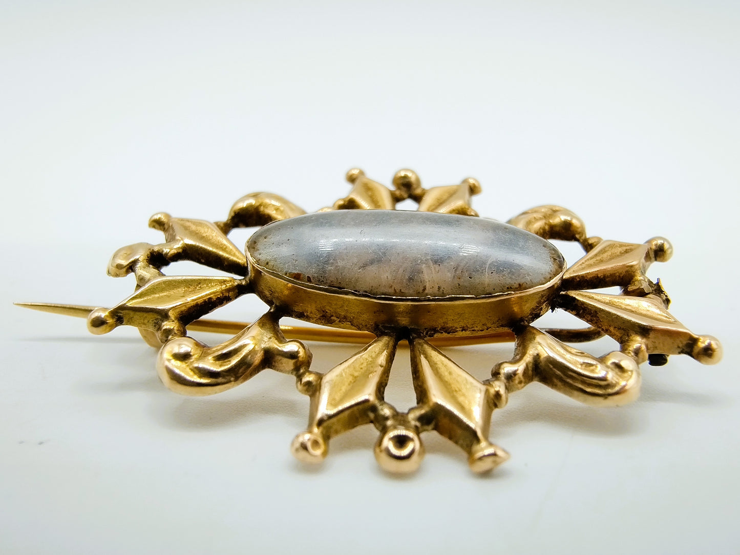 Gold mourning brooch with hairpiece, 1834