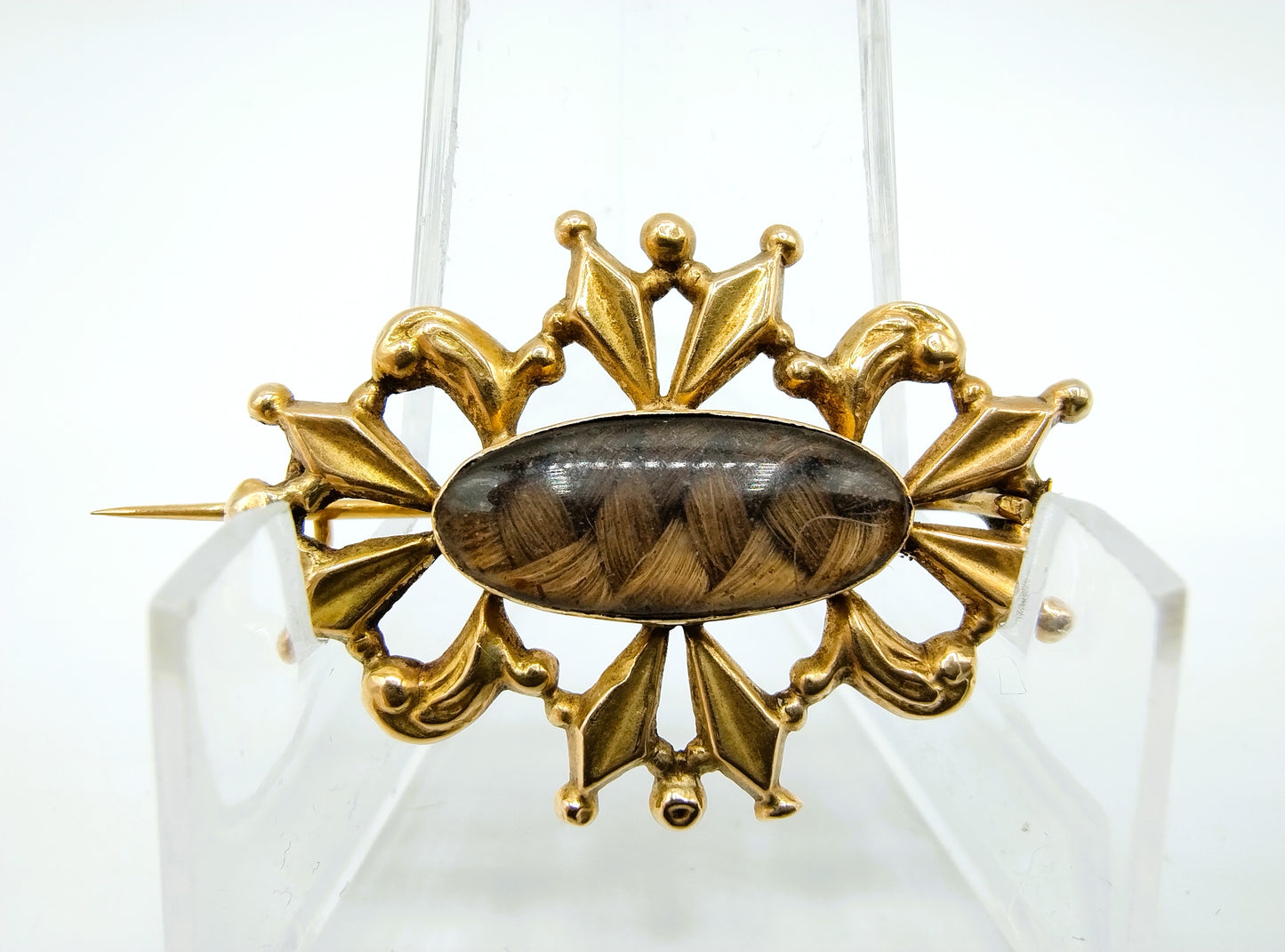 Gold mourning brooch with hairpiece, 1834