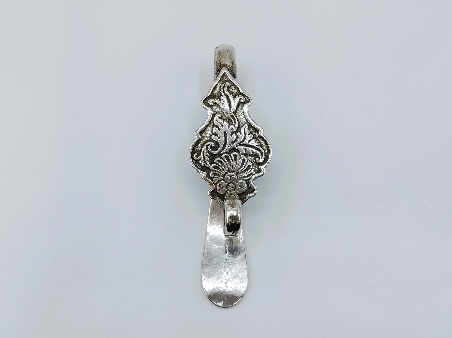 Silver bag hook, J. de Vries, Amsterdam, 1782