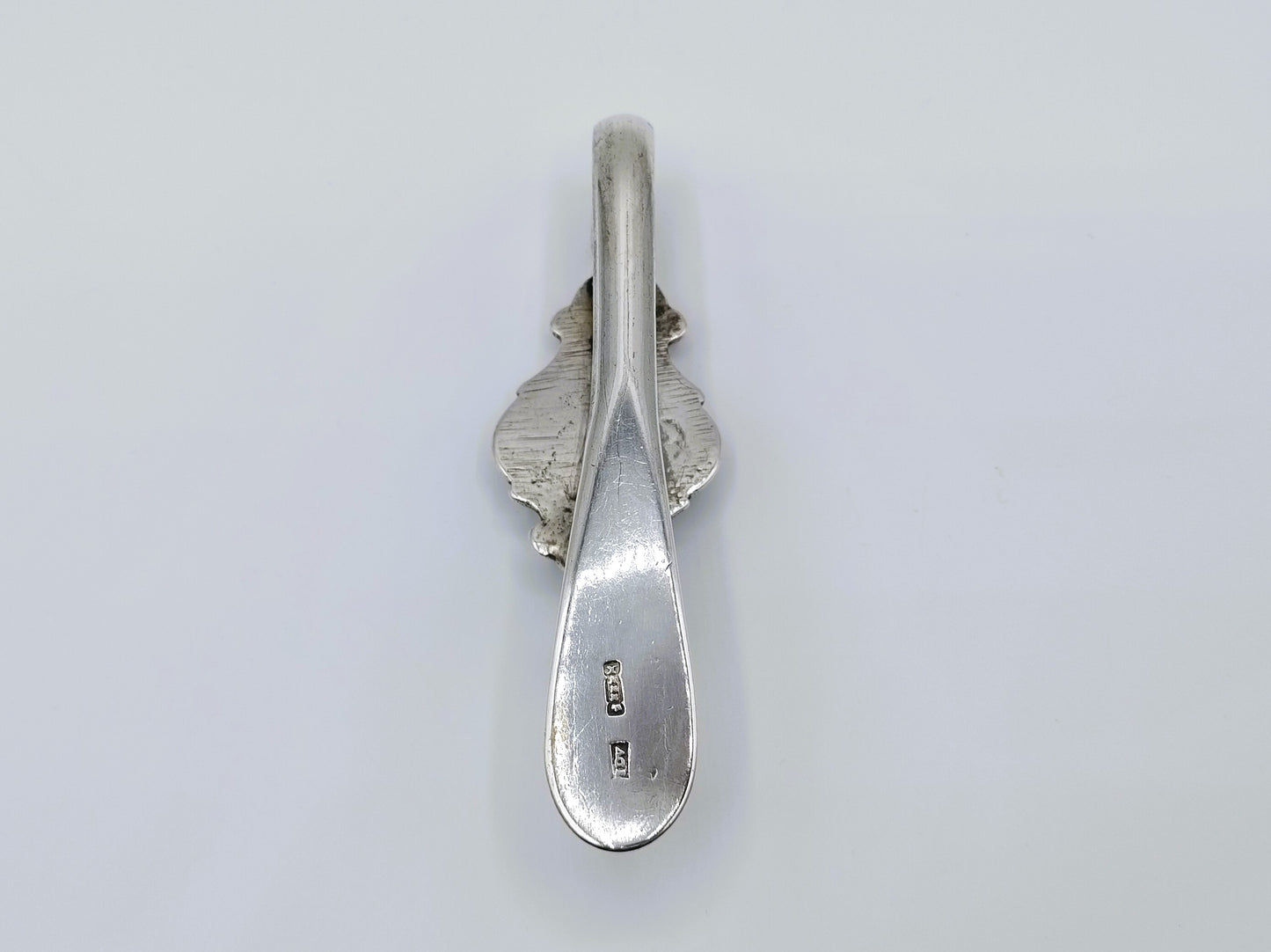 Silver bag hook, J. de Vries, Amsterdam, 1782