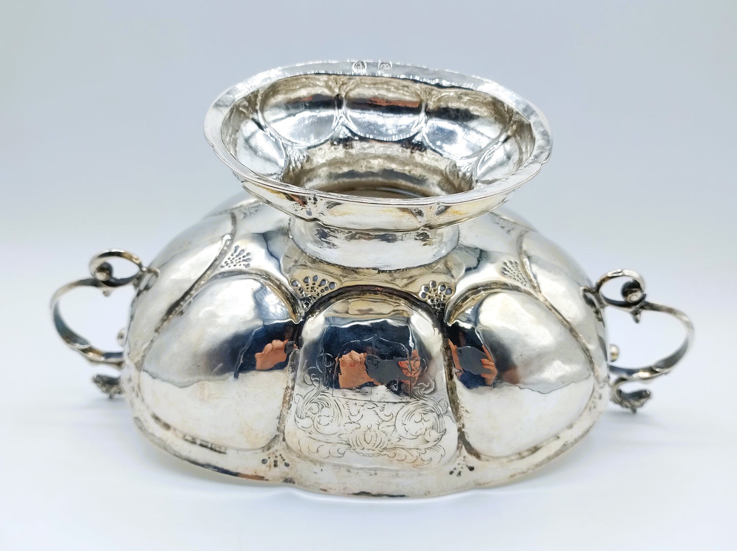 Silver brandy bowl, L. Guidon, Groningen, 1698