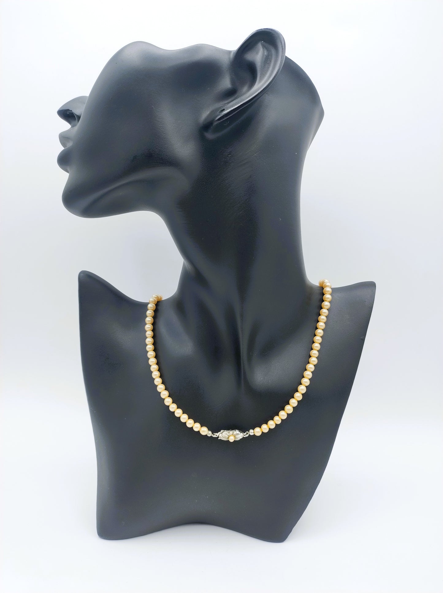 Parelketting met zilveren slot, 44,5 cm