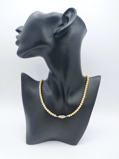 Parelketting met zilveren slot, 44,5 cm