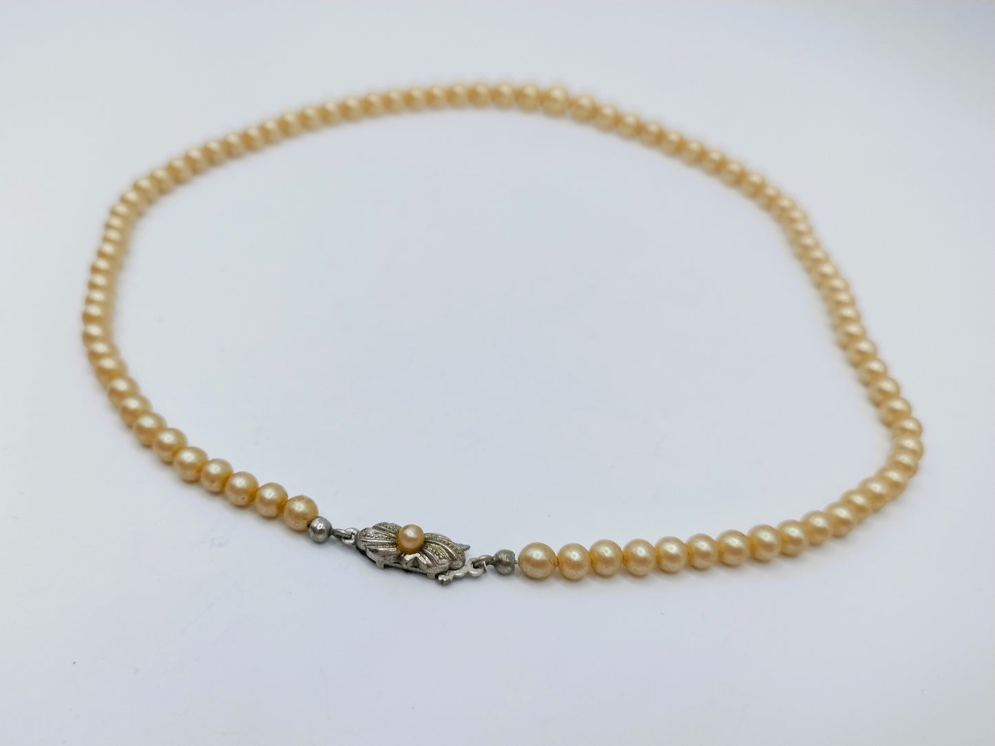 Parelketting met zilveren slot, 44,5 cm