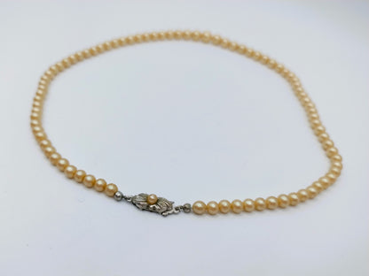 Parelketting met zilveren slot, 44,5 cm