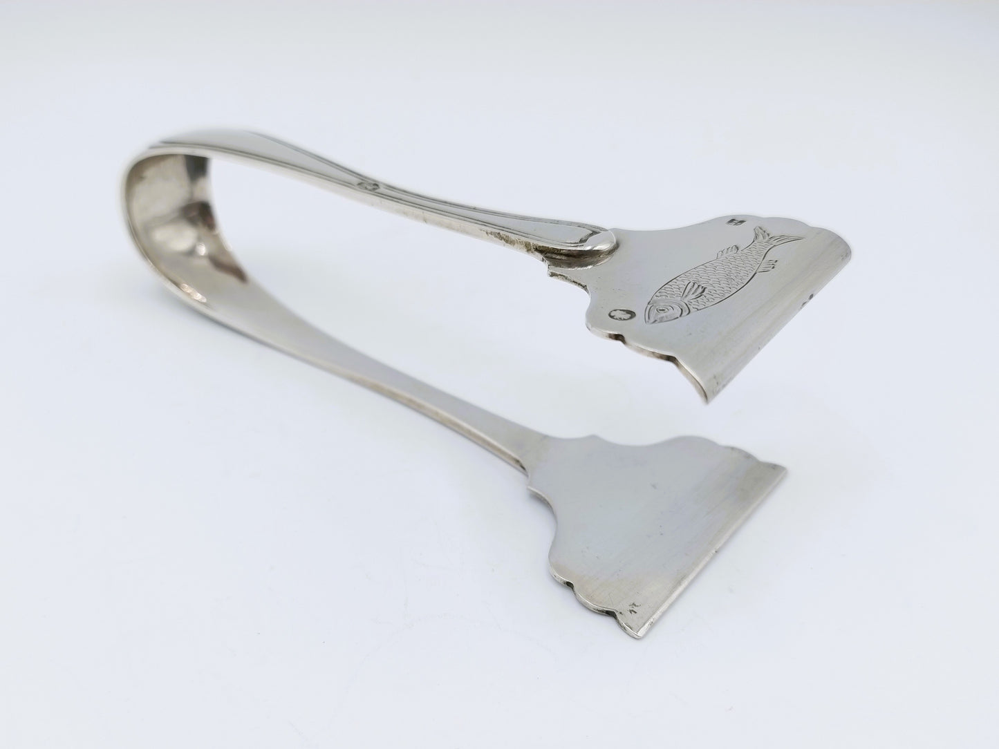 Silver sardine tongs, W. and Middendo Brick, Rotterdam, 1861