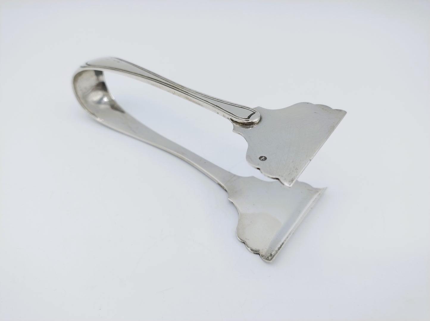 Silver sardine tongs, W. and Middendo Brick, Rotterdam, 1861