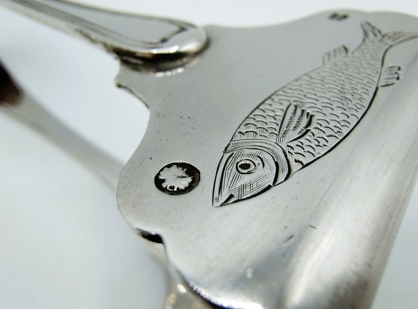 Silver sardine tongs, W. and Middendo Brick, Rotterdam, 1861
