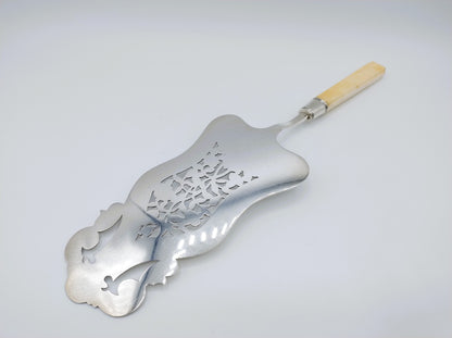 Silver fish serving spoon with bone handle, JM van Kempen, Utrecht, 1845