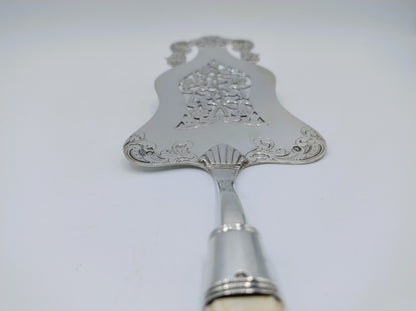 Silver fish serving spoon with bone handle, JM van Kempen, Utrecht, 1845