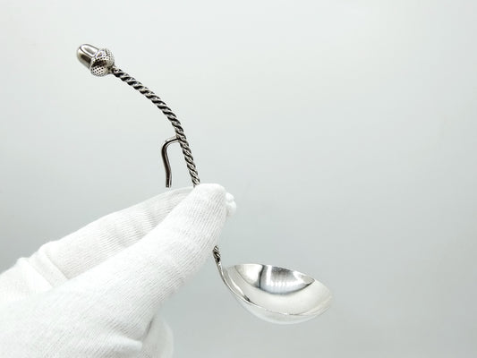 Zilveren roomlepel met eikel, J.H. van der Meulen, Joure, 1971