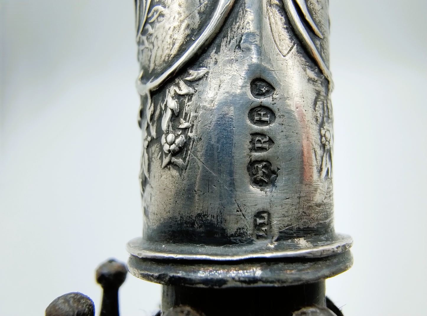 Antieke paraplu met zilveren handvat (mesheft), Hooijkaas,  L. Lewis, 1892