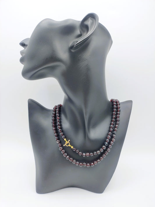 Glasgranaten ketting met gouden slotje, 80 cm