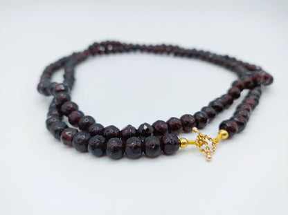 Glasgranaten ketting met gouden slotje, 80 cm