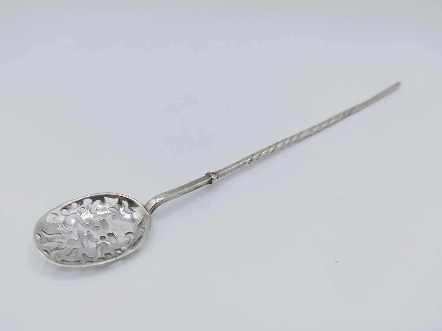 Zilveren theezeef of mote lepel, 18e eeuws