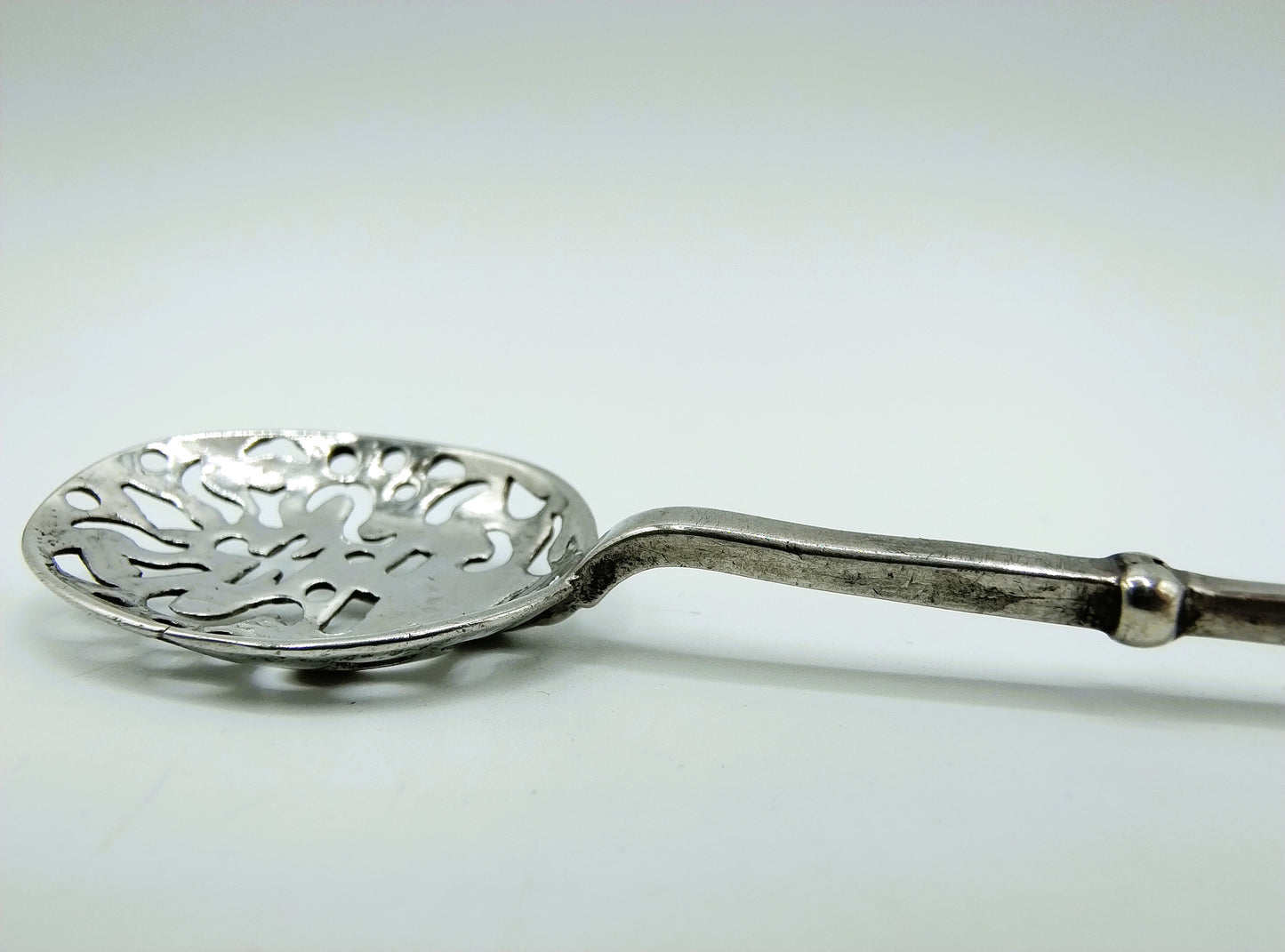 Zilveren theezeef of mote lepel, 18e eeuws