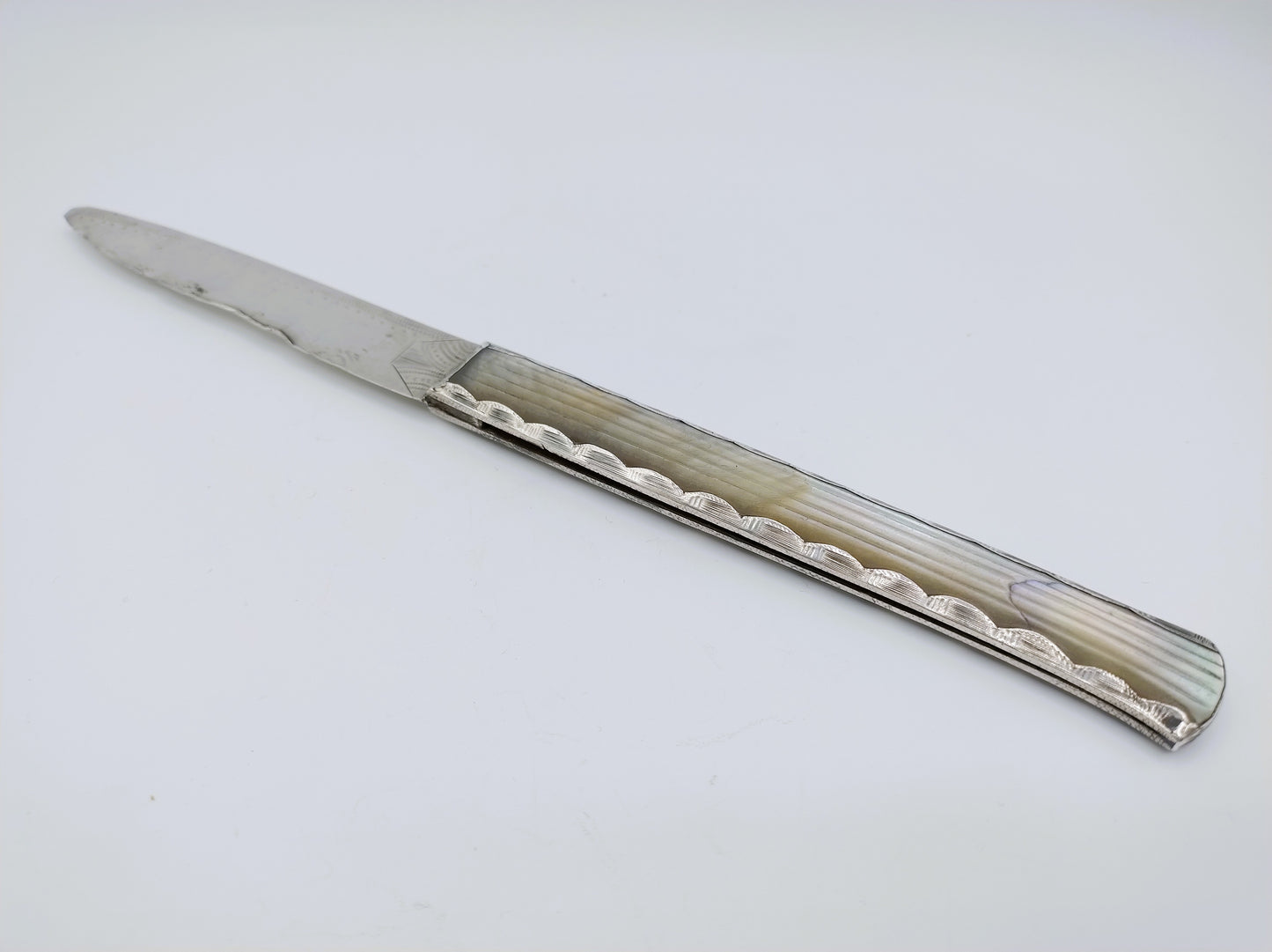 Silbernes Taschenmesser mit Perlmuttgriff, 18. Jahrhundert?