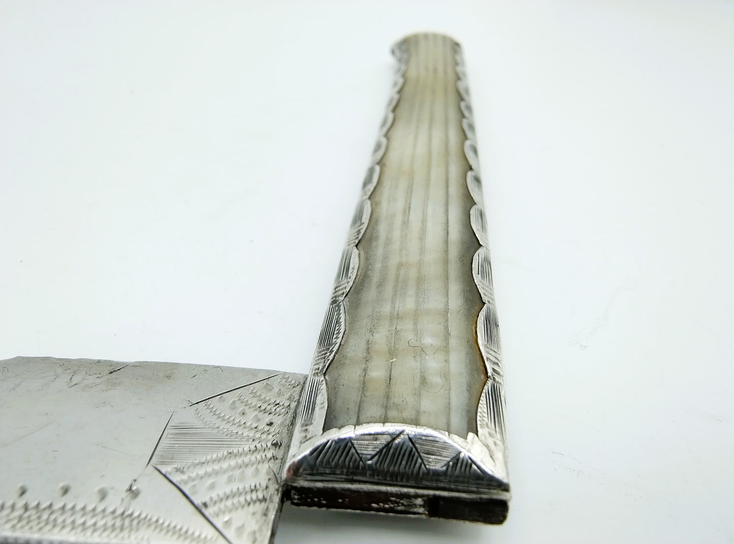 Silbernes Taschenmesser mit Perlmuttgriff, 18. Jahrhundert?