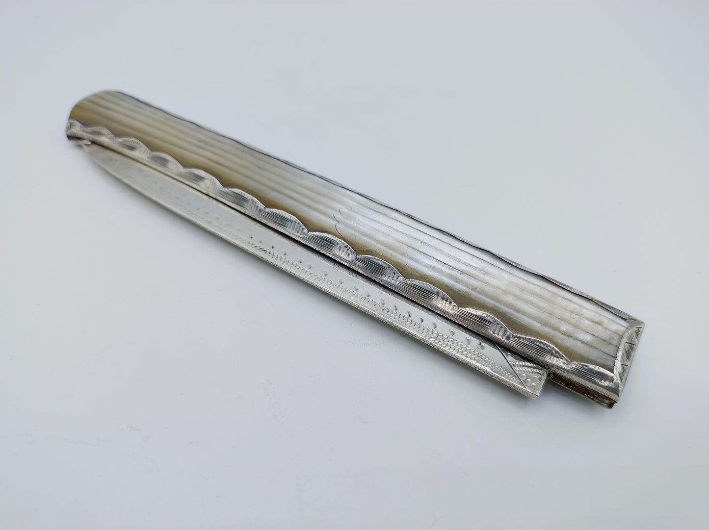 Silbernes Taschenmesser mit Perlmuttgriff, 18. Jahrhundert?