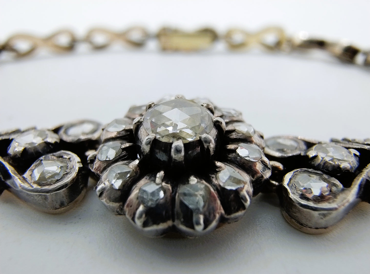 14 Karat Gold- und Silberarmband mit 34 Diamanten im Rosenschliff