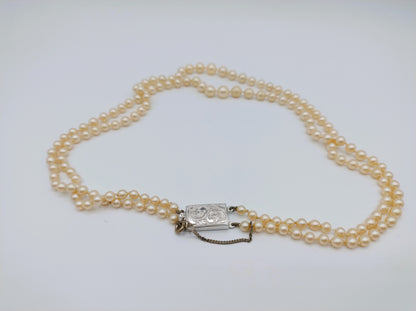 Pearl necklace with silver clasp, 44 cm