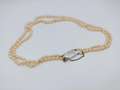 Pearl necklace with silver clasp, 44 cm