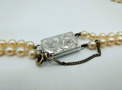 Pearl necklace with silver clasp, 44 cm