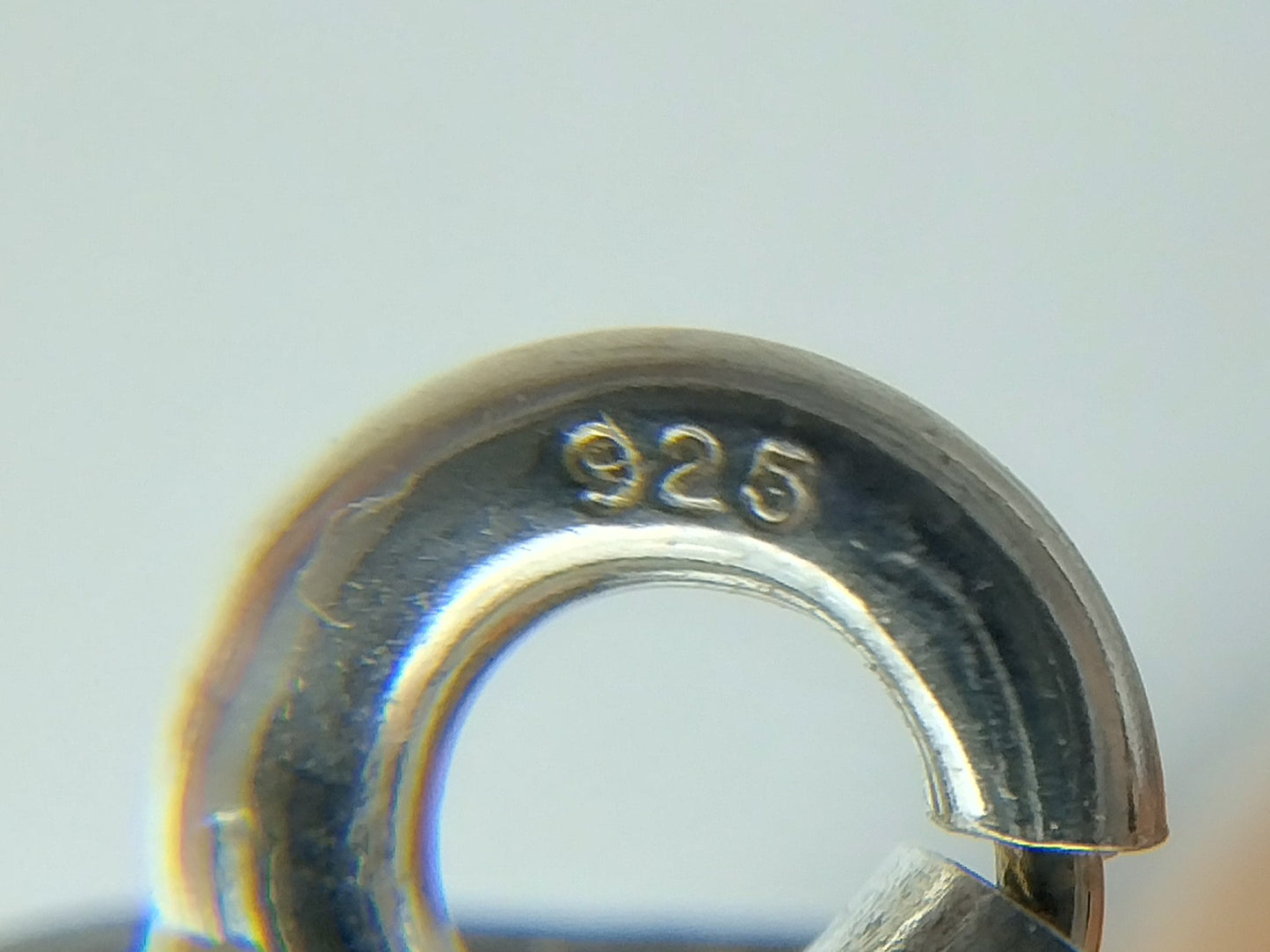 Silberkette mit Anhänger, Stein im Birnenschliff, 47,5 cm.
